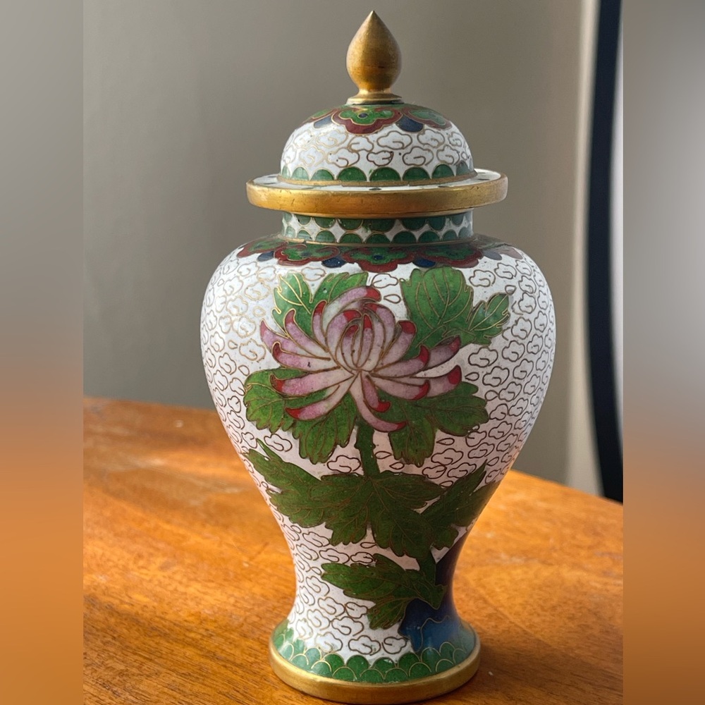 Little Vintage Cloisonné Enameled Ginger Jar Chinese White Chrysanthemum Urn - Picture 15 of 15